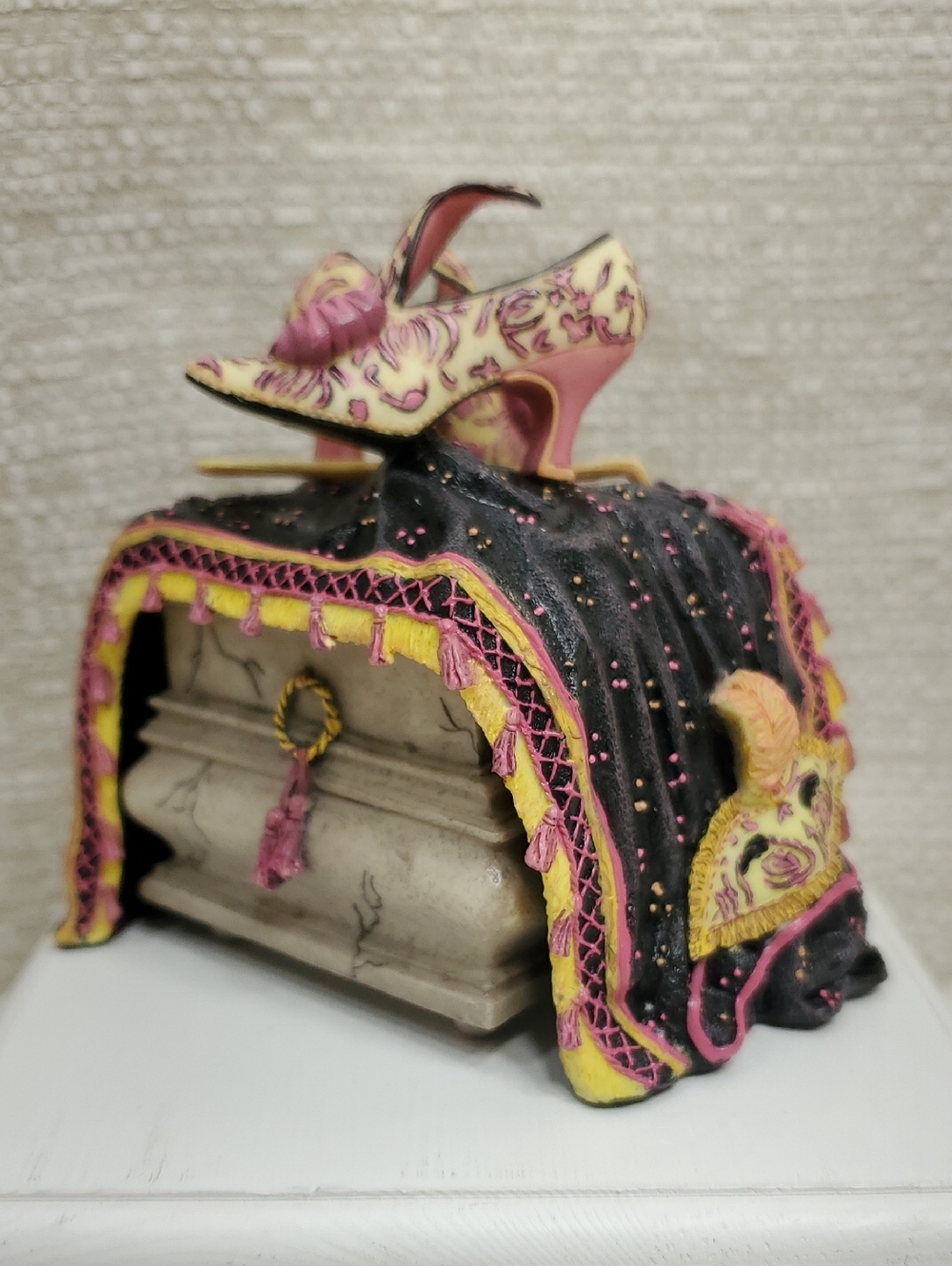 Willow Hall Venice Pink Yellow High-Heel Shoes Masque Mask Shawl Trinket Box